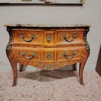 Comò bombato in bois de rose e piano in marmo