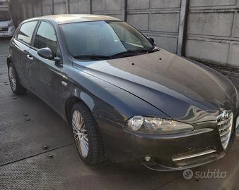 Alfa 147 benzina NEOPATENTATI motore 40.000 Km
