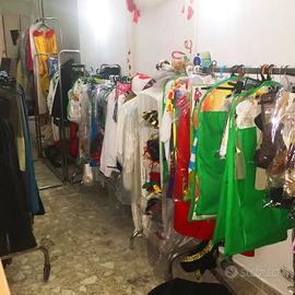 Blocco costumeria: oltre 300 costumi + parrucche