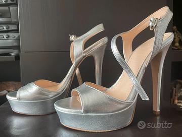 Sandali in pelle color argento Marc Ellis