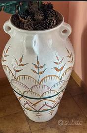 Vaso in maiolica dipinto a mano