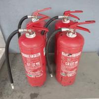 4 estintori UMAN usati da collaudare.