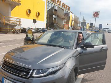 Autista drive per esigenze di trasporto e commissi