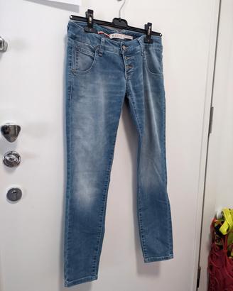 Jeans da donna in denim marca Please