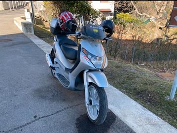 Beverly 200 4T