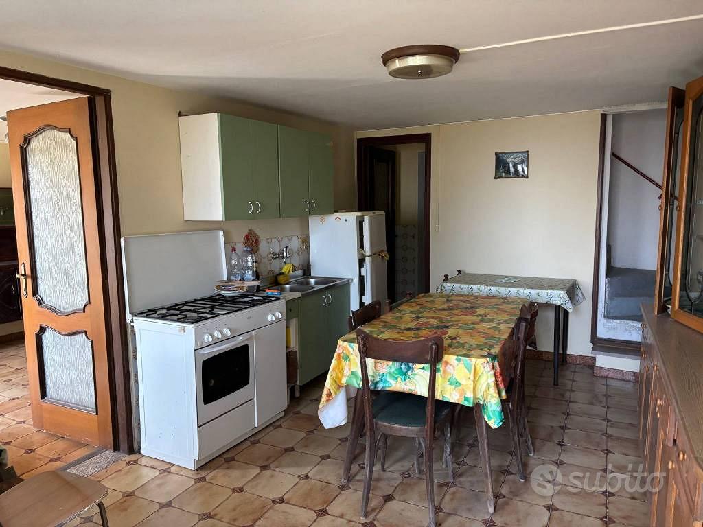 Rustico / Casale di 91 m² con 4 locali e box auto - Vista 3