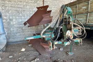 Aratro bivomere Pietro moro