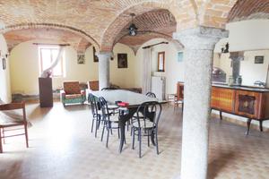 Casa 1001 metri terreno 3 box salone feste grande