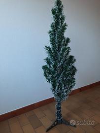 Albero di Natale, ghirlande e luci