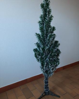 Albero di Natale, ghirlande e luci