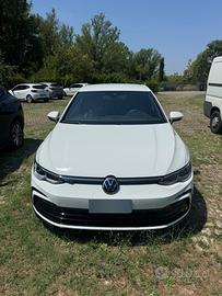 golf  8 1.5  r line come nuova  con 20.000  km
