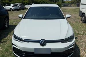 golf  8 1.5  r line come nuova  con 20.000  km