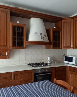Cucina in legno buono stato