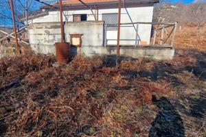 Zafferana Casolare immerso nella natura con terre