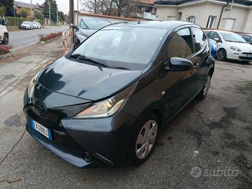 Toyota Aygo 1.0 VVT-i 69 CV 5 porte x-wave