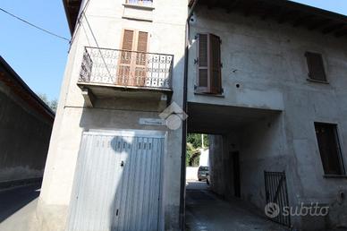 CASA SEMINDIPENDENTE A VARALLO POMBIA