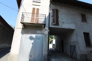 CASA SEMINDIPENDENTE A VARALLO POMBIA