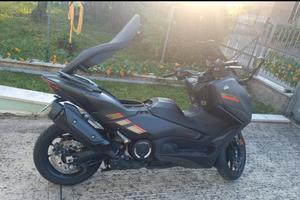 scooter Tmax 560 