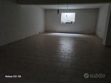 Locale garage -deposito