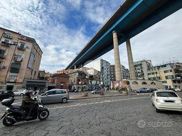 2 LOCALI A NAPOLI