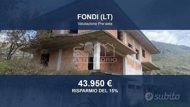 Immobile in asta di 276 m² con box auto a Fondi