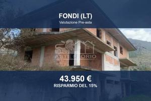 Immobile in asta di 276 m² con box auto a Fondi
