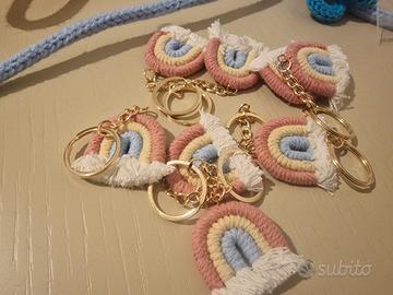 Arcobaleni in macramè portachiavi bomboniere