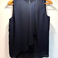 Top- blusa smanicata blu navy del  Mango,