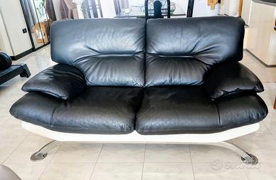 N. 2 divani  a due posti  in vera pelle