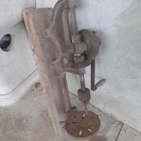 Trapano a mano antico