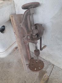 Trapano a mano antico