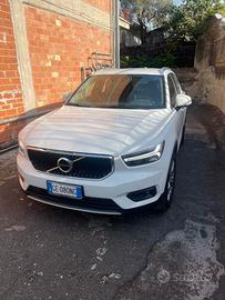 Volvo XC40 Momentum Pro
