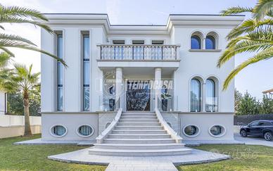 SPLENDIDA VILLA LUMINOSA IN CLASSE A4