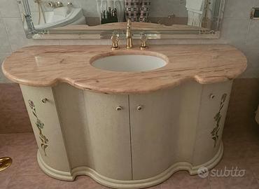 Mobiletto da bagno con specchio