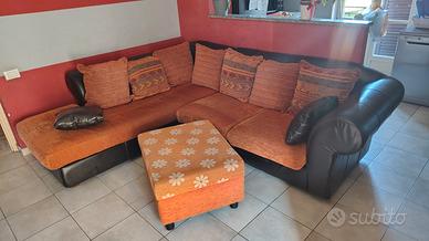 Divano Etnico in vero cuoio con Tavolo puf