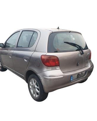 Ricambi usati per Toyota Yaris 1.0 benzina del 200