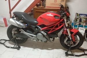 ducati monster 696