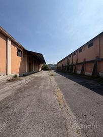 Immobile di 2304 m² a Robecco d'Oglio
