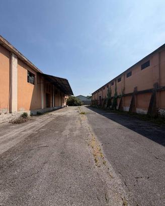 Immobile di 2304 m² a Robecco d'Oglio