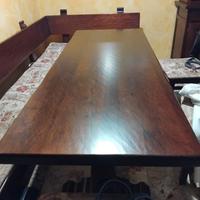 Tavolo e panche in legno