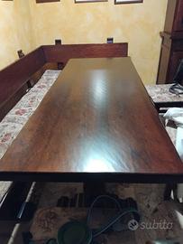 Tavolo e panche in legno