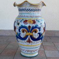 Vaso di ceramica dipinto a mano