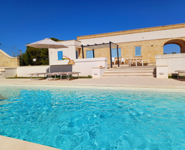 Villa con piscina nel verde in Salento