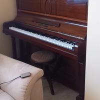 pianoforte a parete