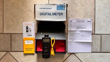 Misuratore di temperatura digitale e portatile