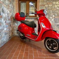 Piaggio Vespa 300 GTS hpe Vespa GTS 300 hpe