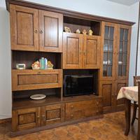 Mobile da soggiorno con tavolo quadrato e quattro 