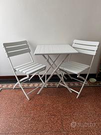 Tavolino e sedie da esterno