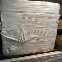 Materasso matrimonaile con doghe e reti in legno