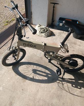 Bici eletrica,piegievole,legera.